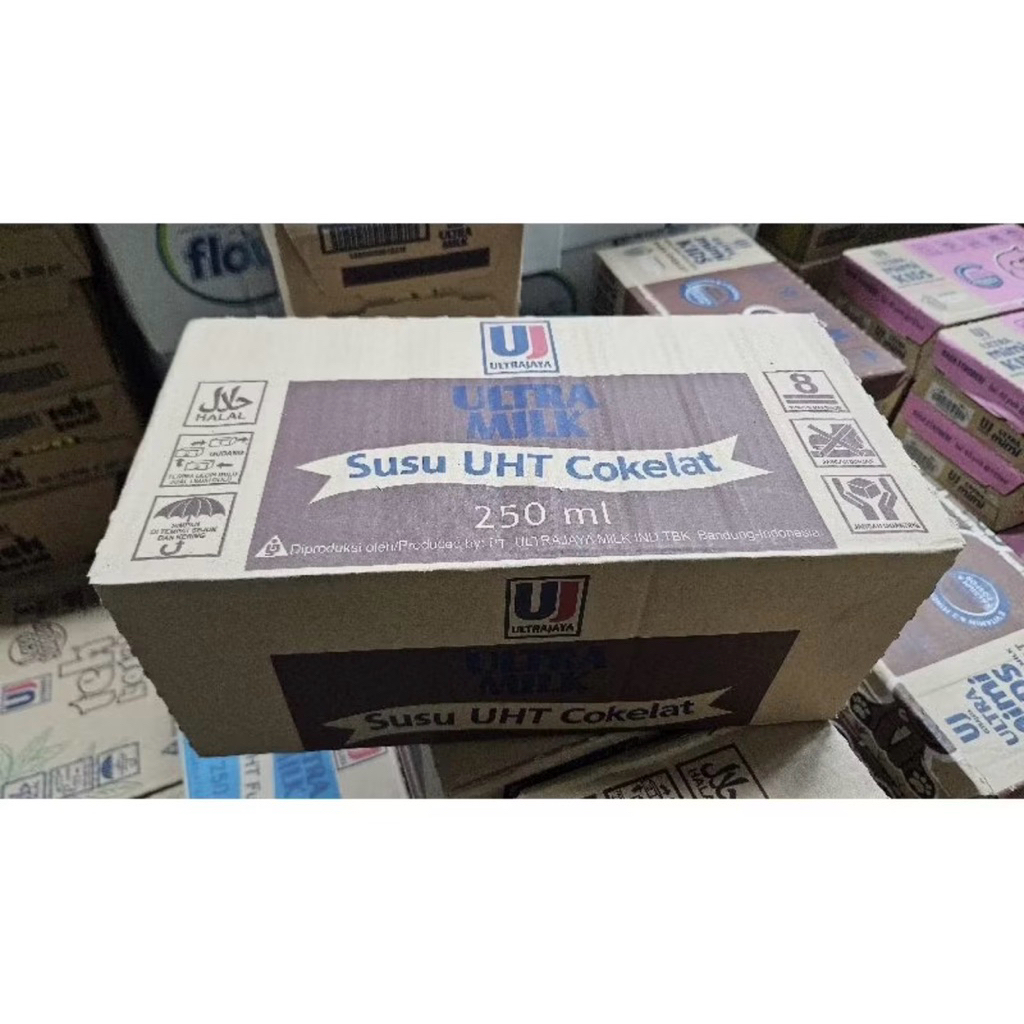 Susu UHT ultra milk 250 ml , Susu ultra milk cokelat 250ml dan Susu ultra milk strawbery 250ml