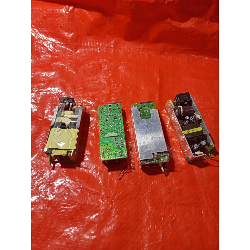 power supplay adaptor 19v 3a bekas normal