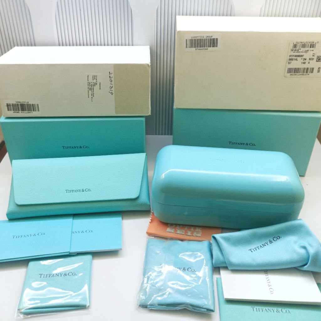 tempat box frame n sunglasses Tiffany n co hardcase original vgc
