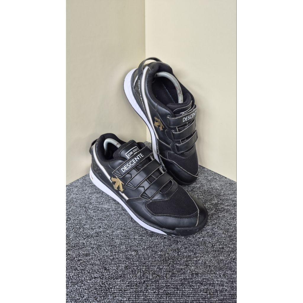Sepatu baseball descente 40.5