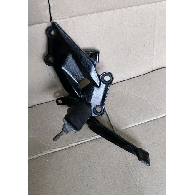 Footstep Postep Depan Pijakan Kaki Depan Kawasaki Ninja 250 R Karbu Z250 Karbu Original BAGIAN KANAN
