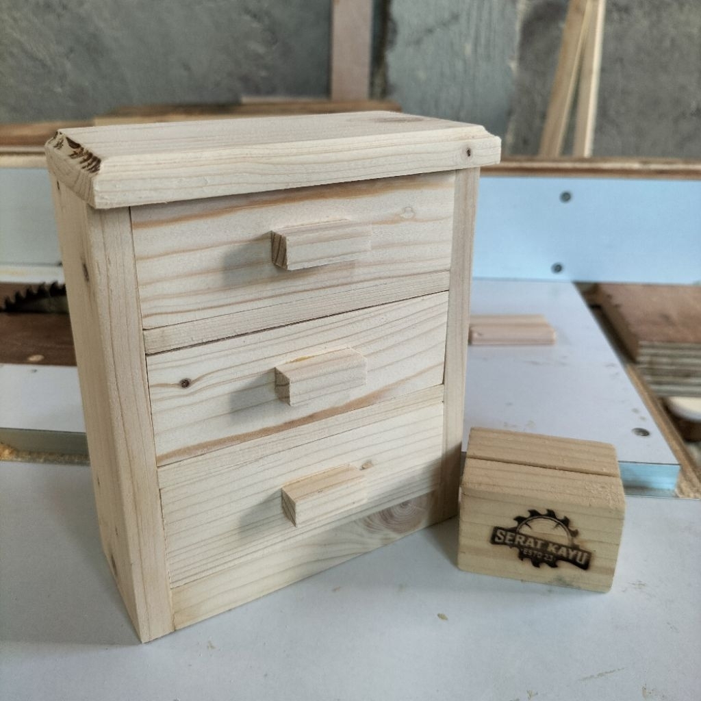Miniatur lemari kayu 3 tingkat|Lemari miniatur barbie