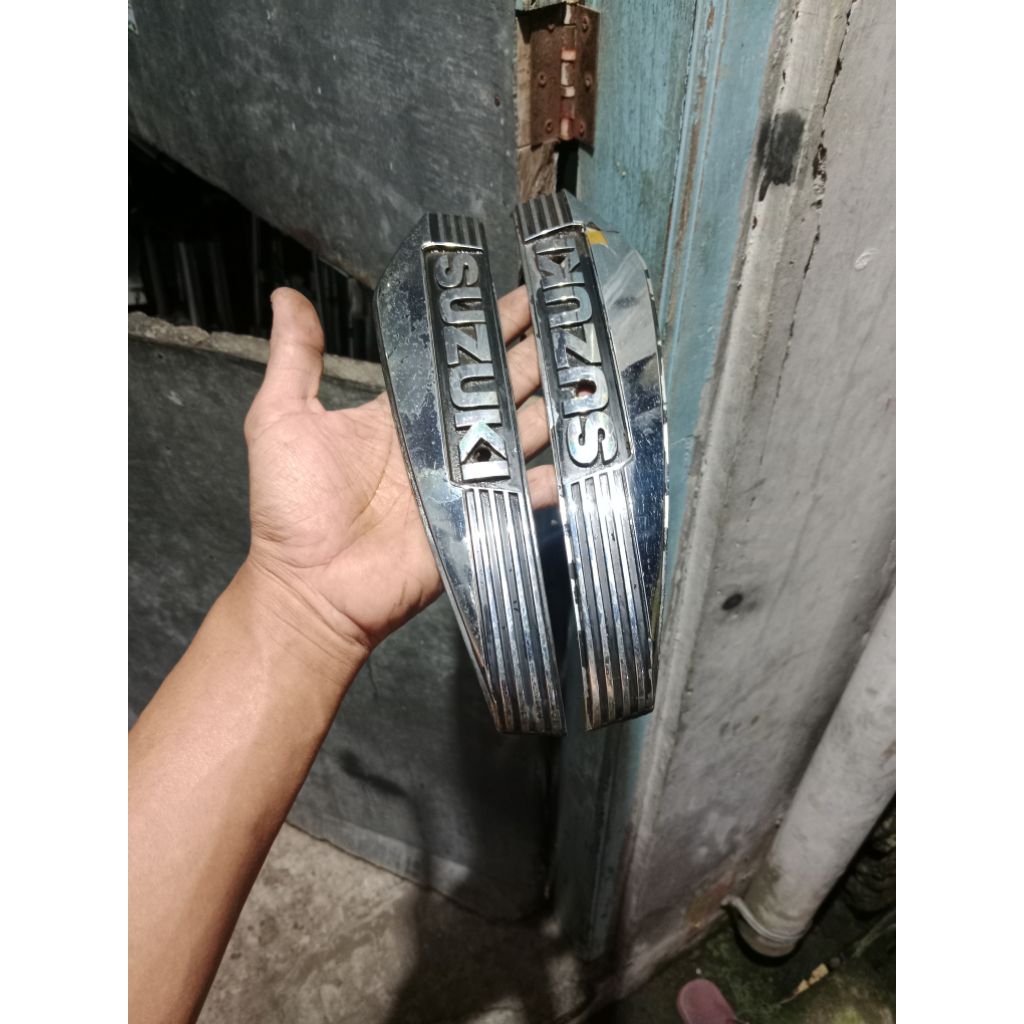 Emblem tangki suzuki rc 100 original copotan