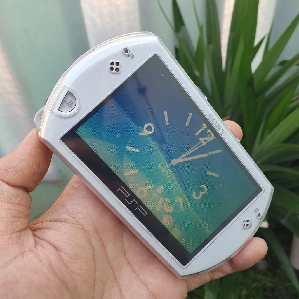 SONY PSP GO 16GB BLUETOOTH CFW ARK 4 TERBARU FULL GAMES