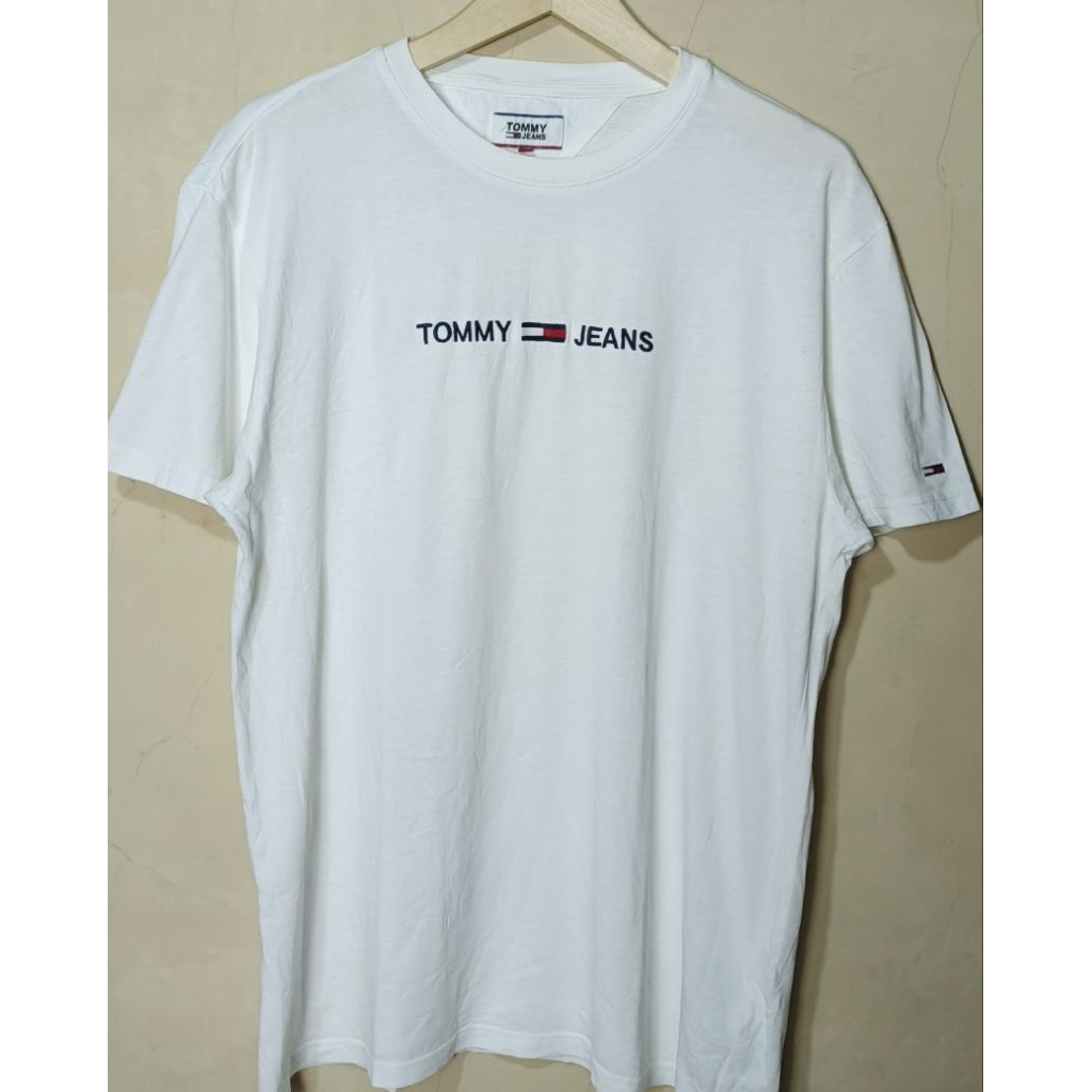 Tommy jeans tshirt center logo bordir putih kaos Tommy L