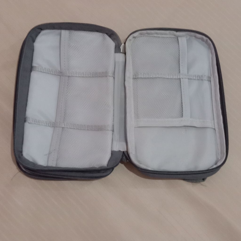Preloved Pouch Touch Up Make Up Atk Alat Tulis Pensil Pouch Obat Pouch P3k Kantong Kantung Drug Orga