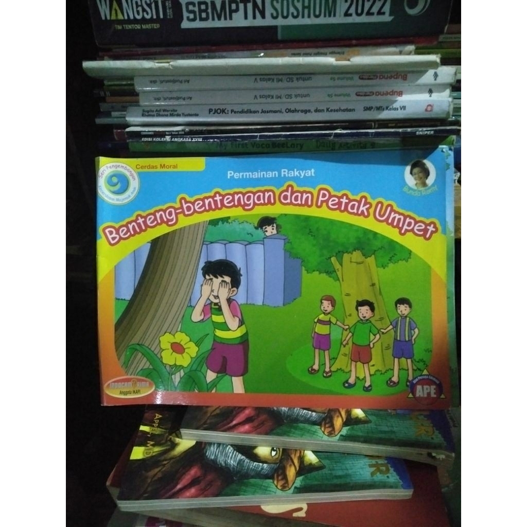 buku permainan Rakyat Benteng-bentengan dan petak umpet