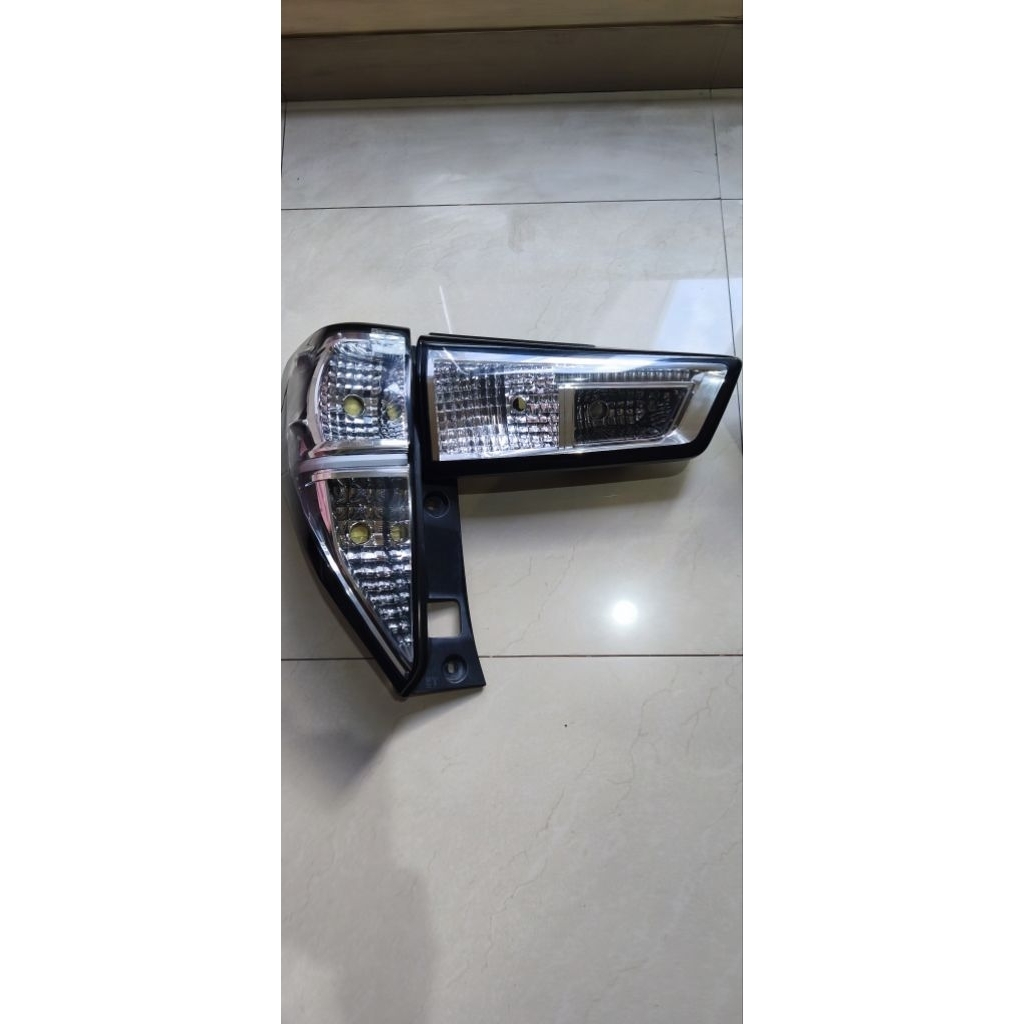lampu belakang Innova reborn