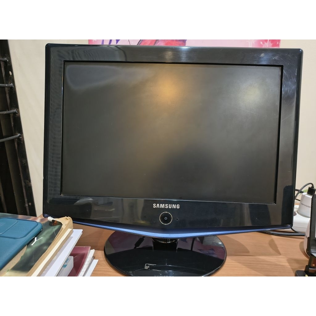 LCD TV/monitor Samsung 19 inch bekas