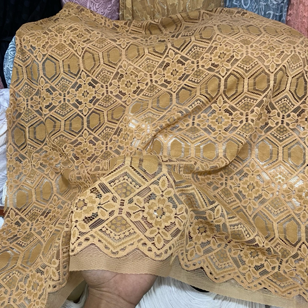kain brukat semi prada / kain brukat warna gold (harga per 0,5m)