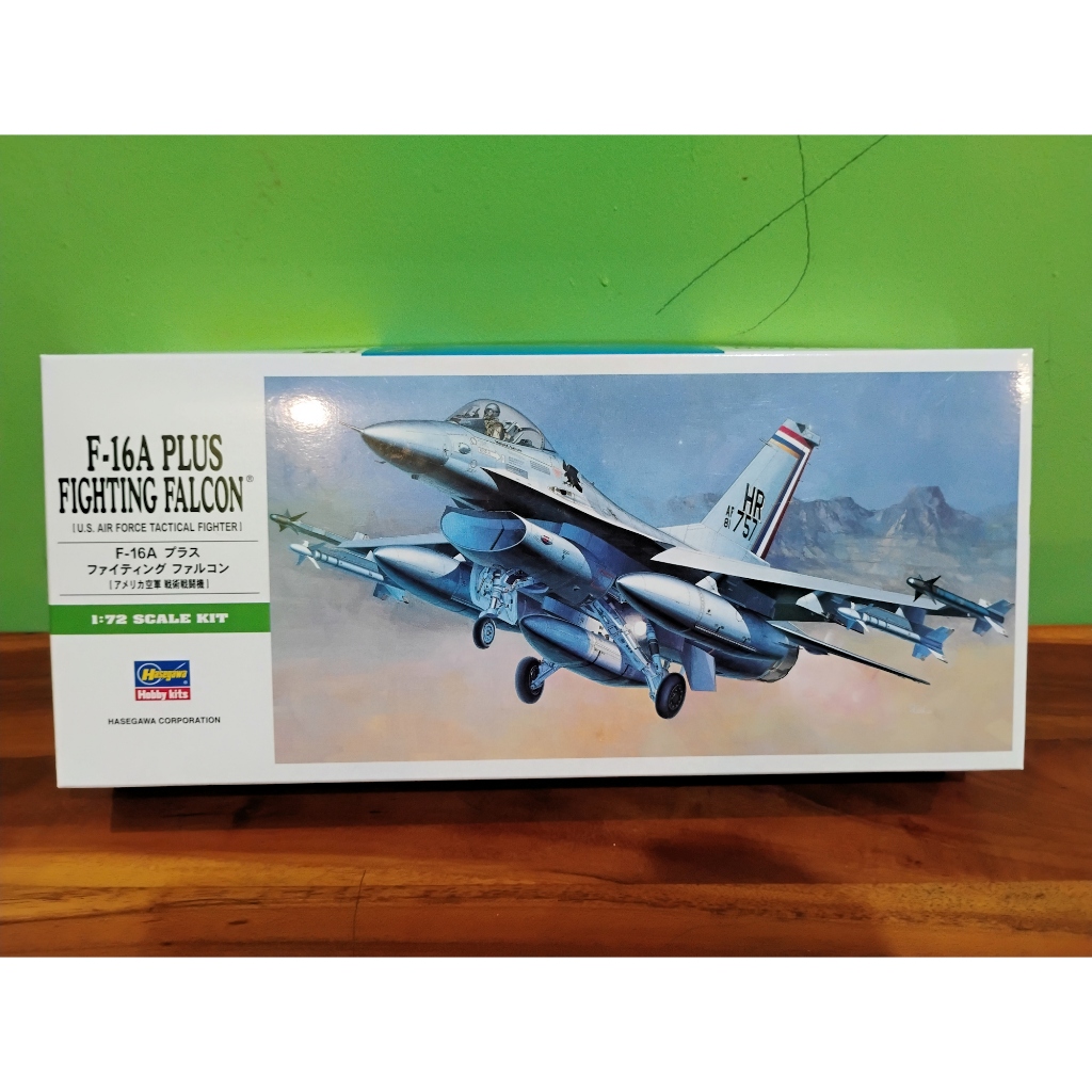 Model Kit Pesawat Jet Tempur F-16 A Plus Hasegawa Skala 72 Fighting Falcon Cocok untuk TNI AU Indone