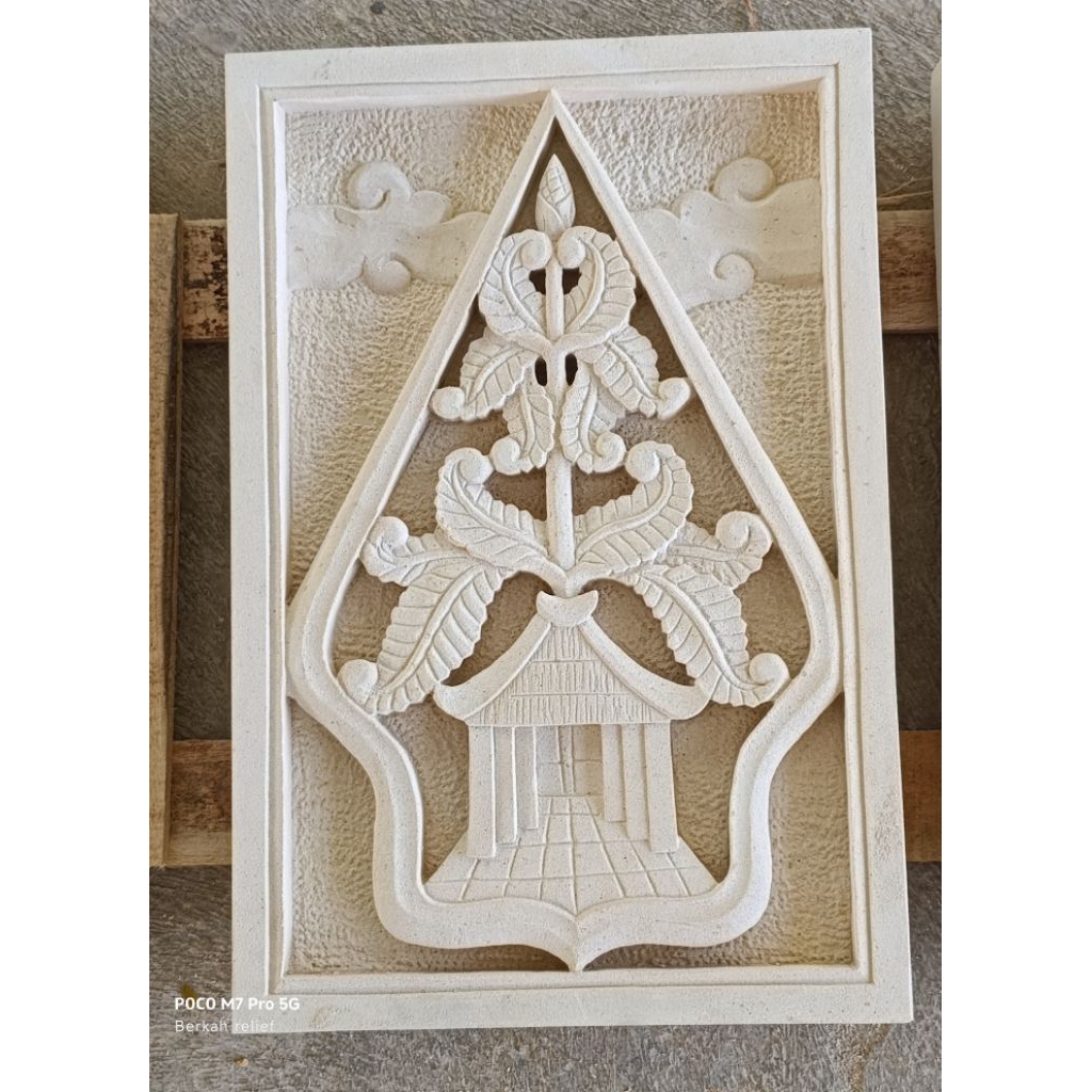 ukiran batu alam motif wayang kekayon