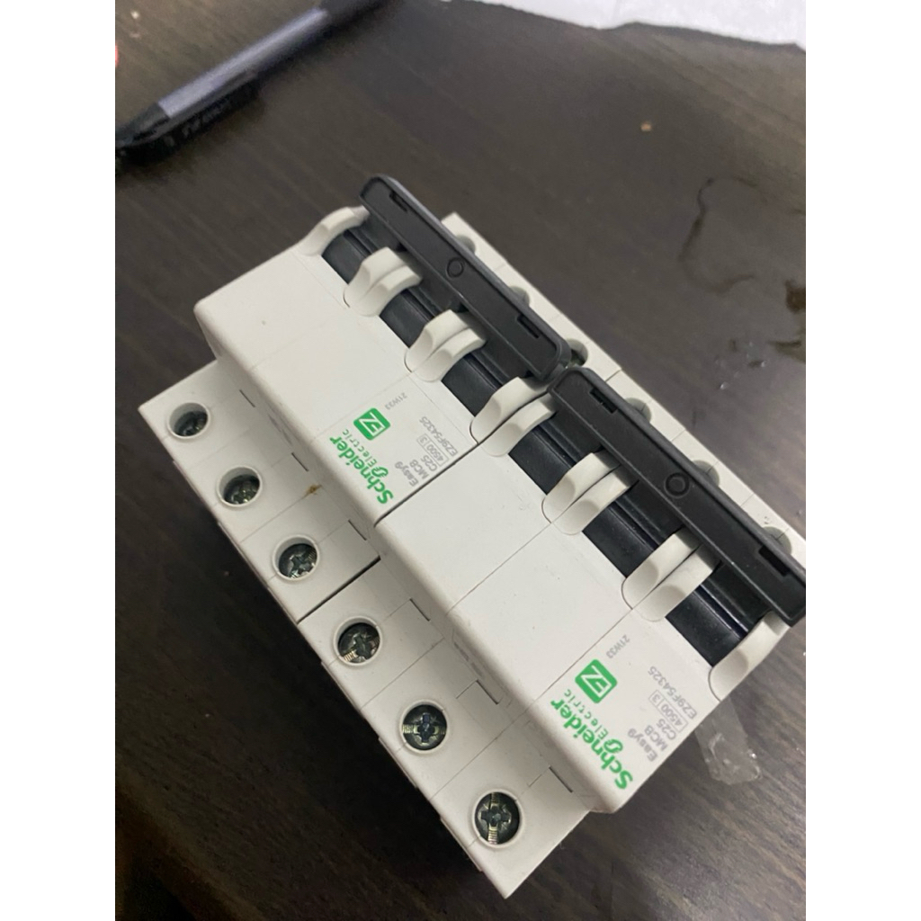 MCB SCHNEIDER 25A 3PHASE