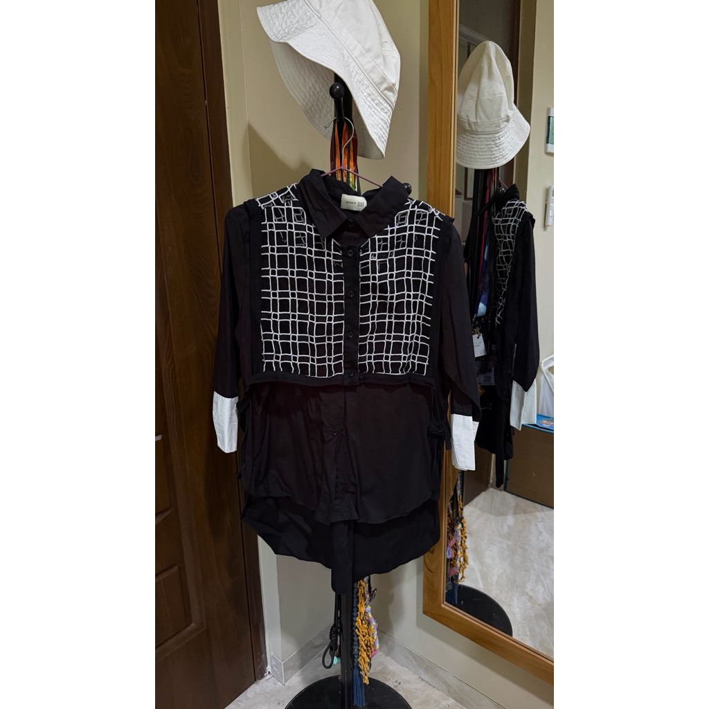 Studio Tui - Black Top