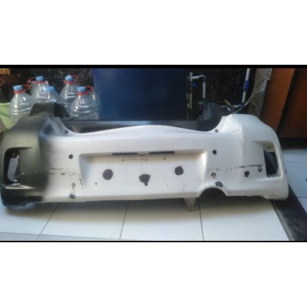 bemper belakang yaris 2013