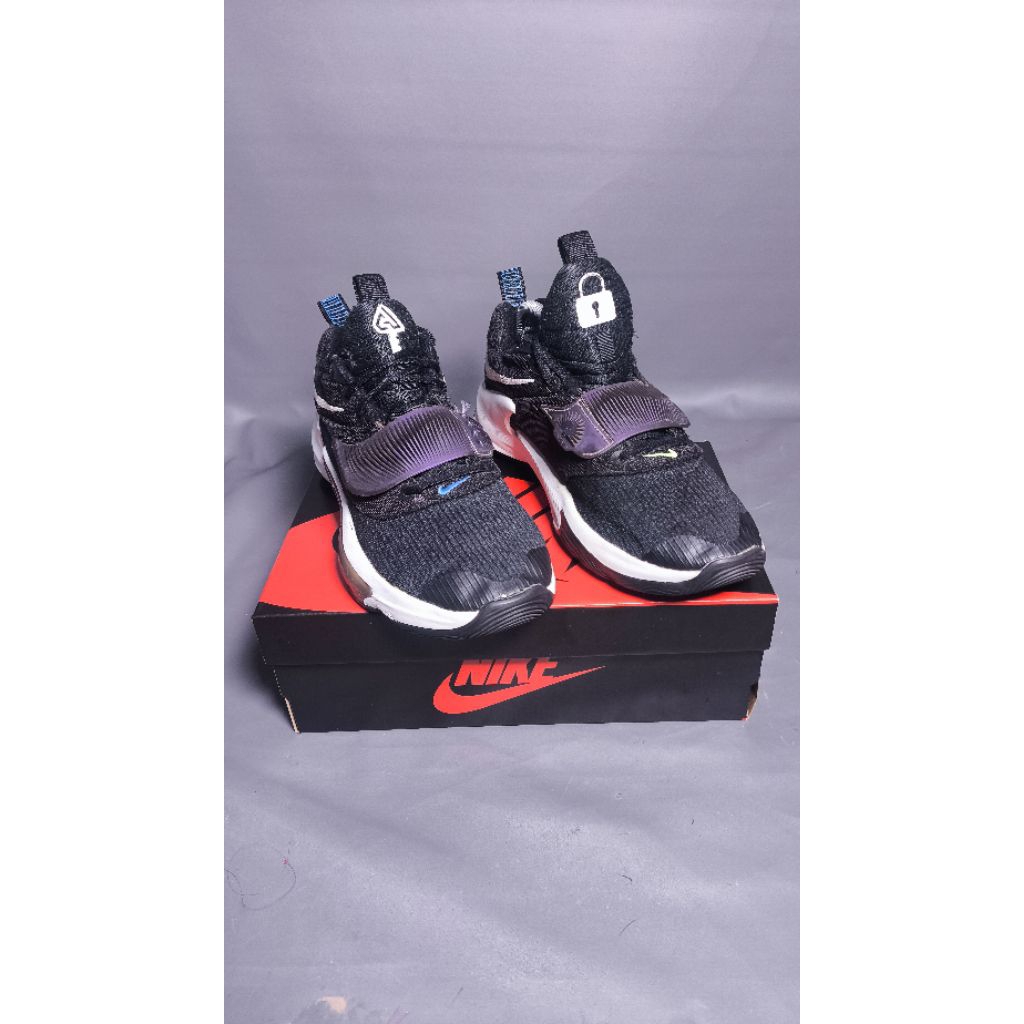Sepatu basket casual sneakers Nike Zoom Freak 3 second bekas