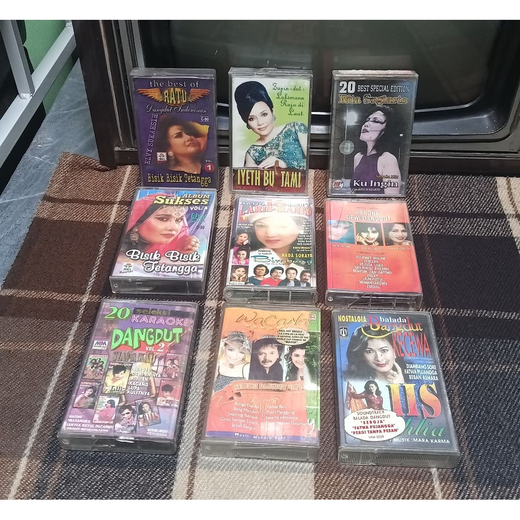 Kaset pita koleksi hits Dangdut Rita Sugiarto, Elvi Sukaesih dll