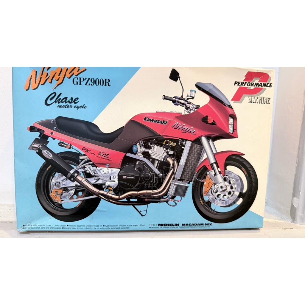 model kit Aoshima skala 1/12 dari sepeda motor Kawasaki GPZ900R