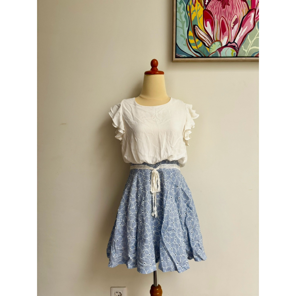 Dress wanita simple Rok Motif bunga with belt putih biru