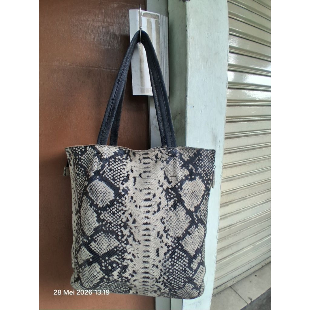 TOTE KULIT ULAR