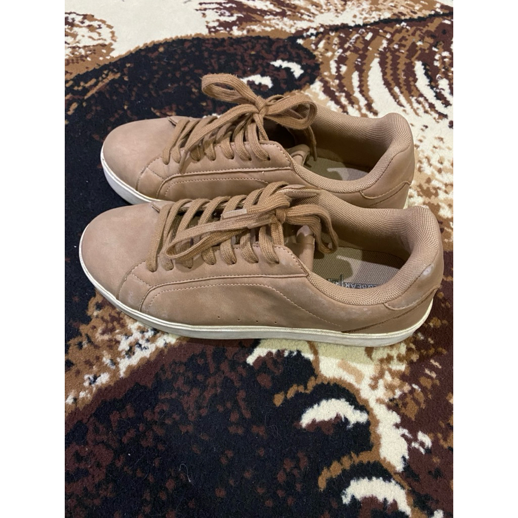 Sepatu Merk Pull & Bear size 41, ori bei di Mall "preloved"