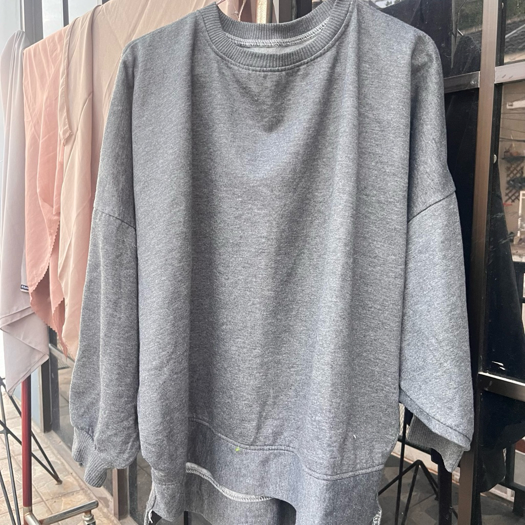 PRELOVED SWEATER KALONG CEWEK