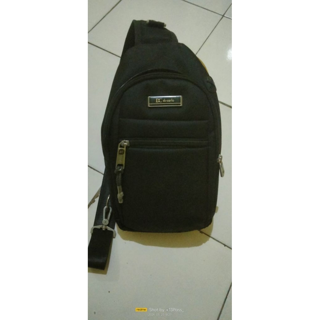 Tas Slempang DeCarlo