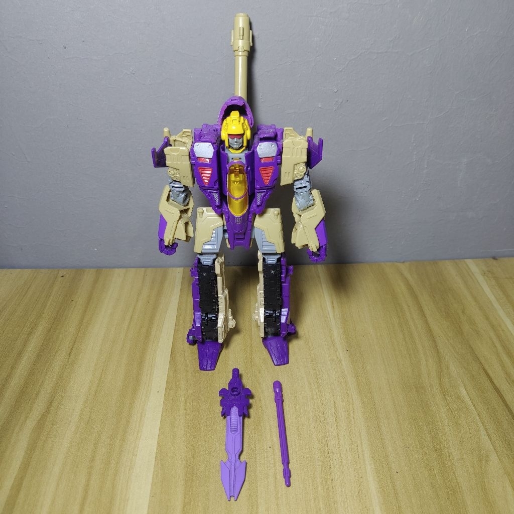 Transformers Generations THRILLING 30 Voyager BLITZWING