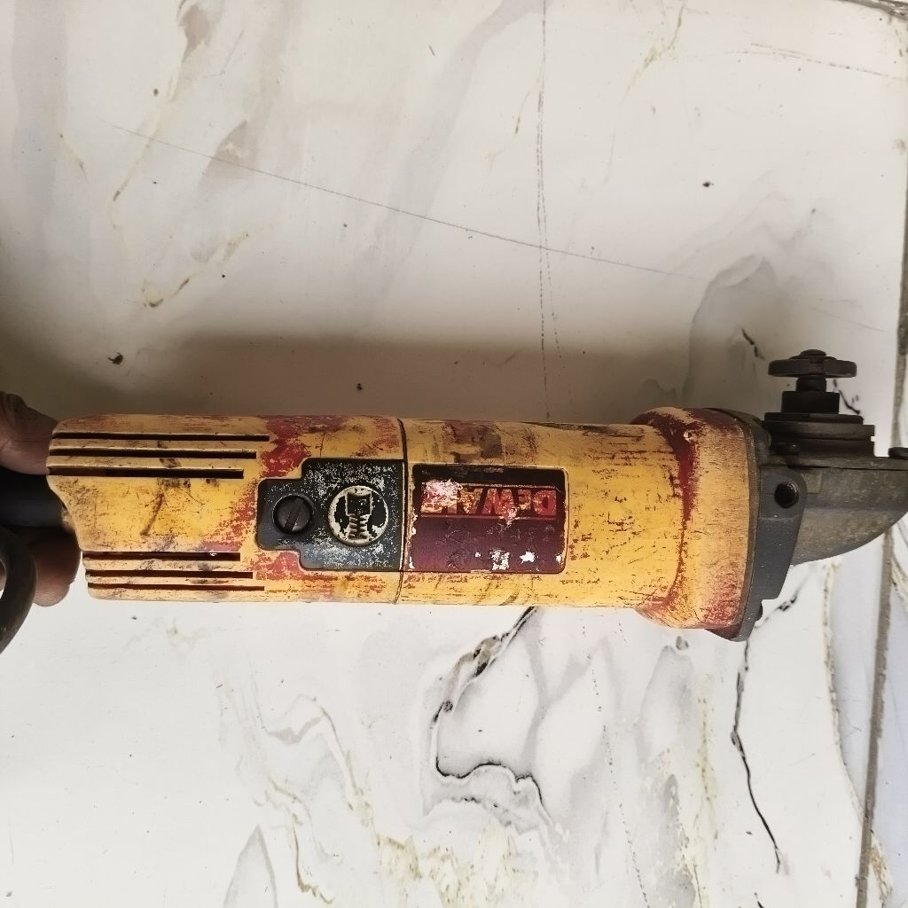 GERINDA DEWALT 4.inc KONDISI BEKAS SIAP PAKAI KERJA