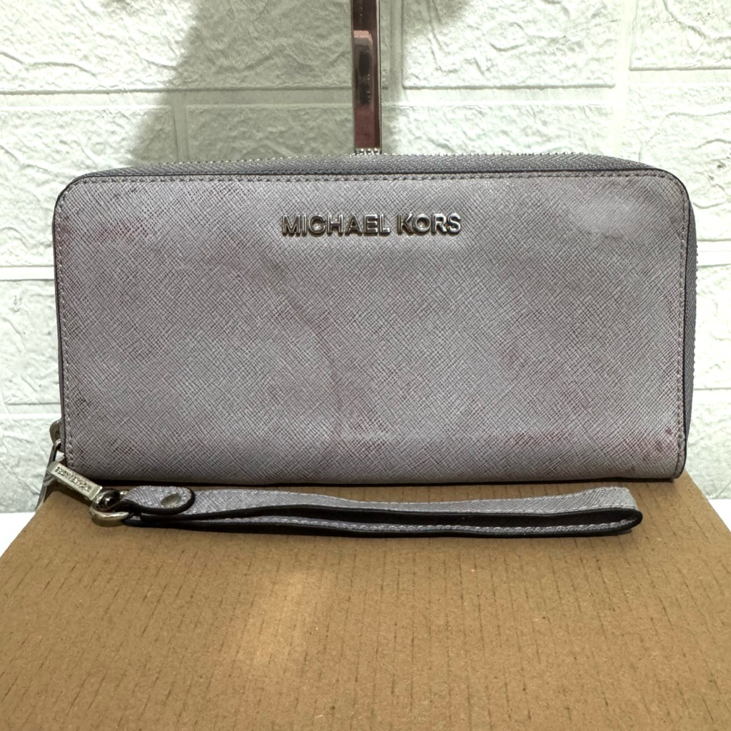 dompet MK kulit asli. dompet panjang MK. dompet prelop. abu abu