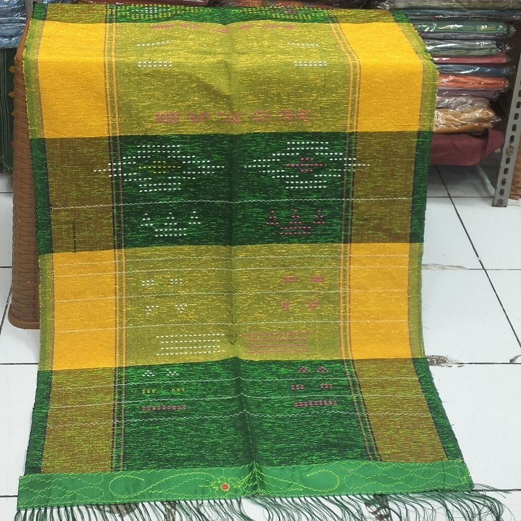 ULOS SADUM MARUMBAI WARNA HIJAU SISI KUNING