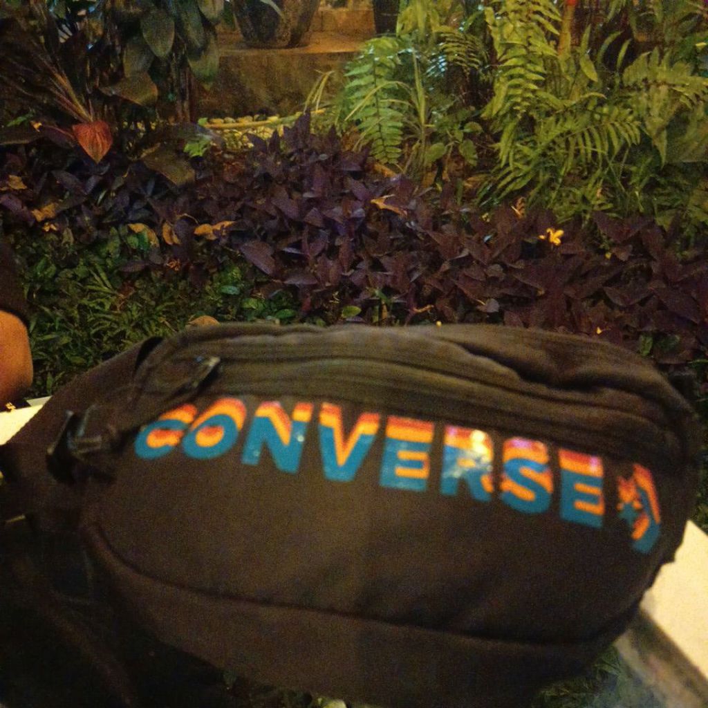 tas slempang ori Converse