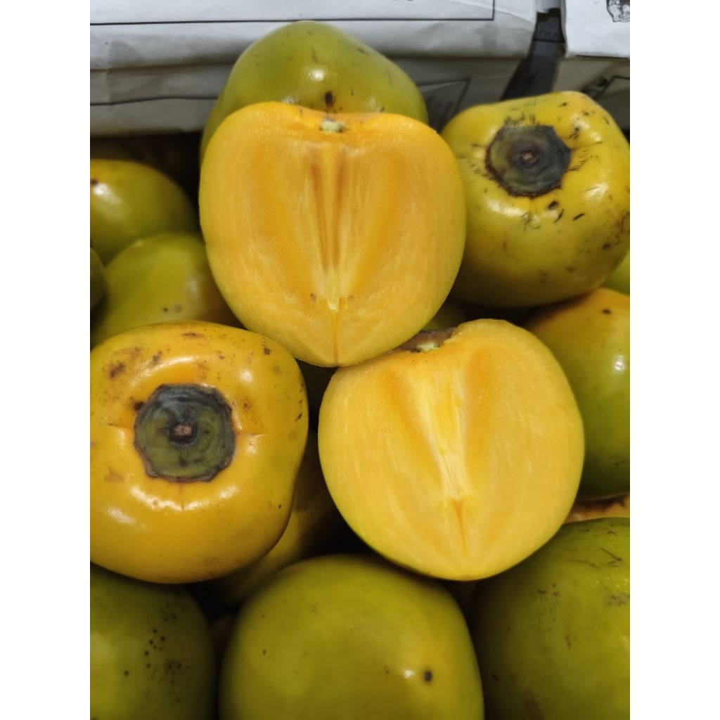 Buah Kesemek / Persimmon Glowing Tanpa Bedak Lokal Indonesia