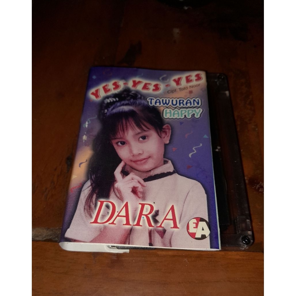 Kaset pita Dara yes yes