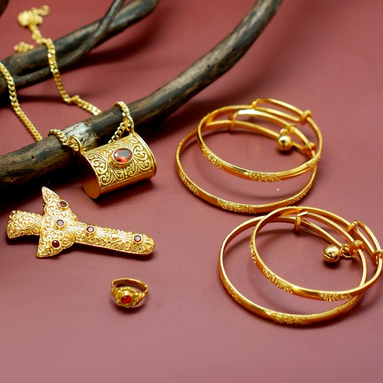 Set Perhiasan Bayi 3 Bulanan Kuningan Lapis Emas Anti Alergi - Cening Jewelry