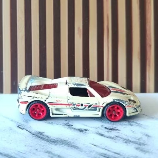 Hot Wheels Ferrari Racer Ferrari F50 diecast Mattel