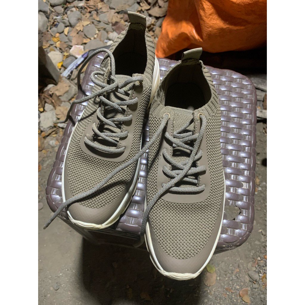Sepatu H&M