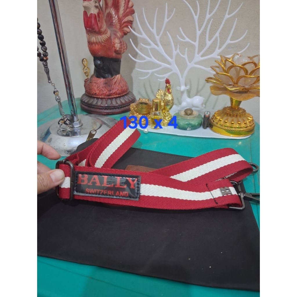 Tali tas brandedBally uk 130 x 4 warna
Warna merah putih
Limited edition
Barang terawat
Pemakaian pr