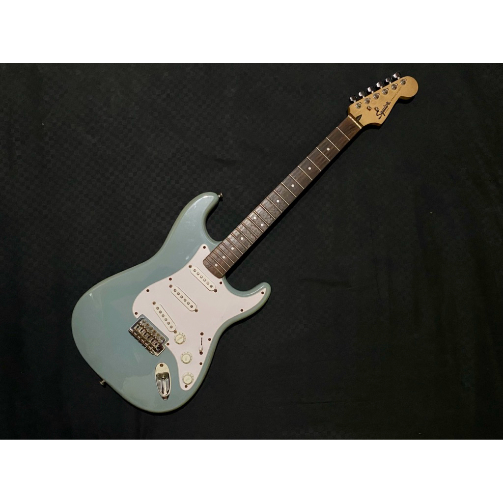gitar Squier by Fender Stratocaster Original