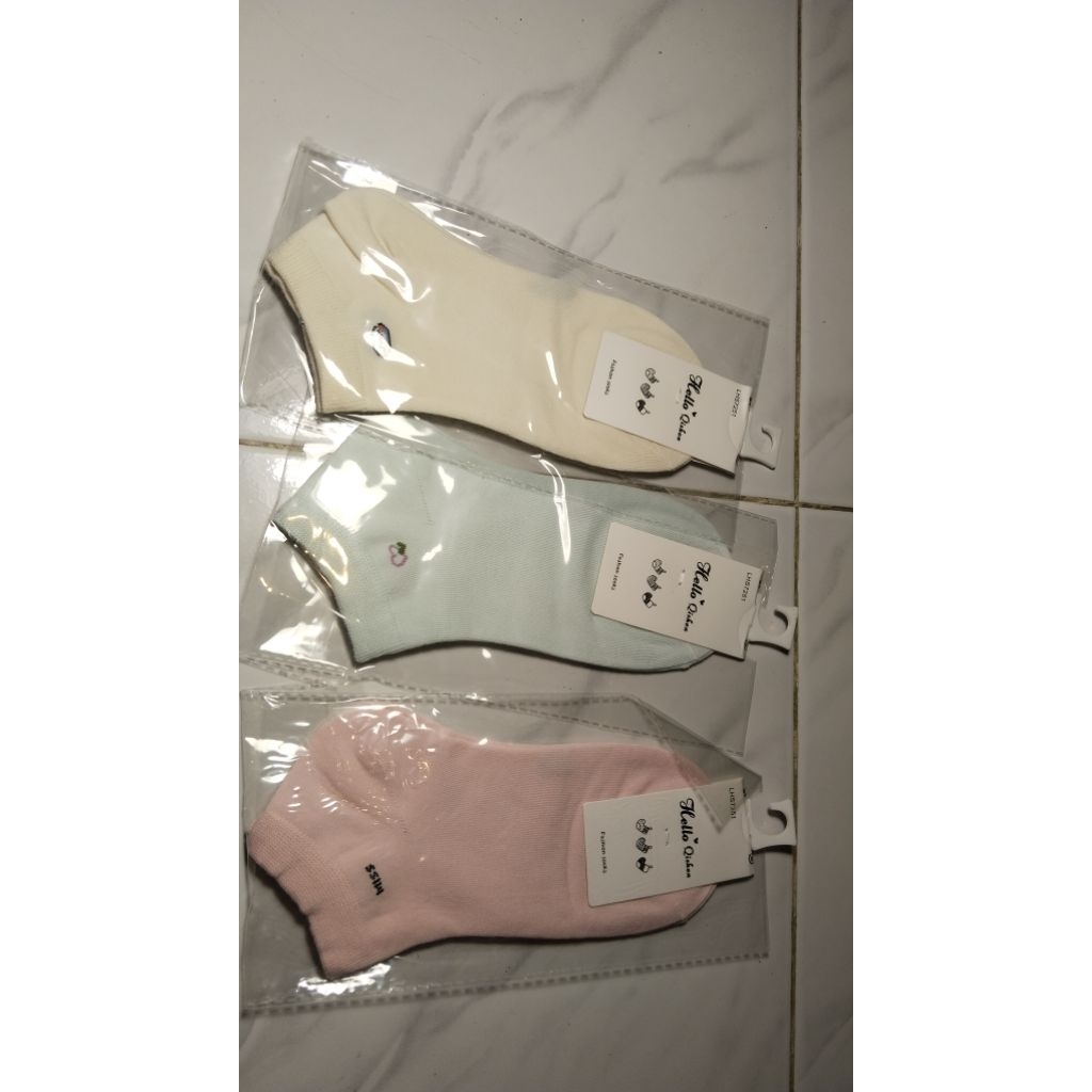 kaos kaki wanita Hello Qishen