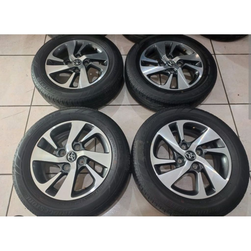 4 velg R15 pcd 4x 114 ori toyota avanza veloz + ban baru 185/65 atau 195/65