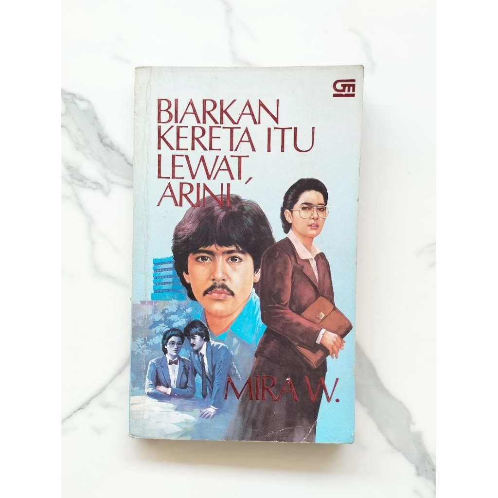 Novel Biarkan Kereta Itu Lewat, Arini (knid), karya Mira W.