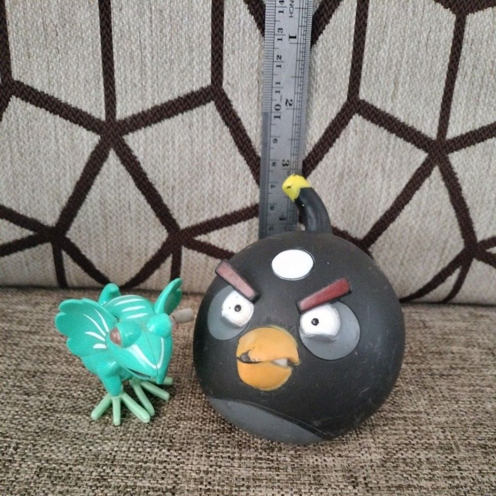 Action Figures Angry Birds dan Bunglon, Preloved Atau Second