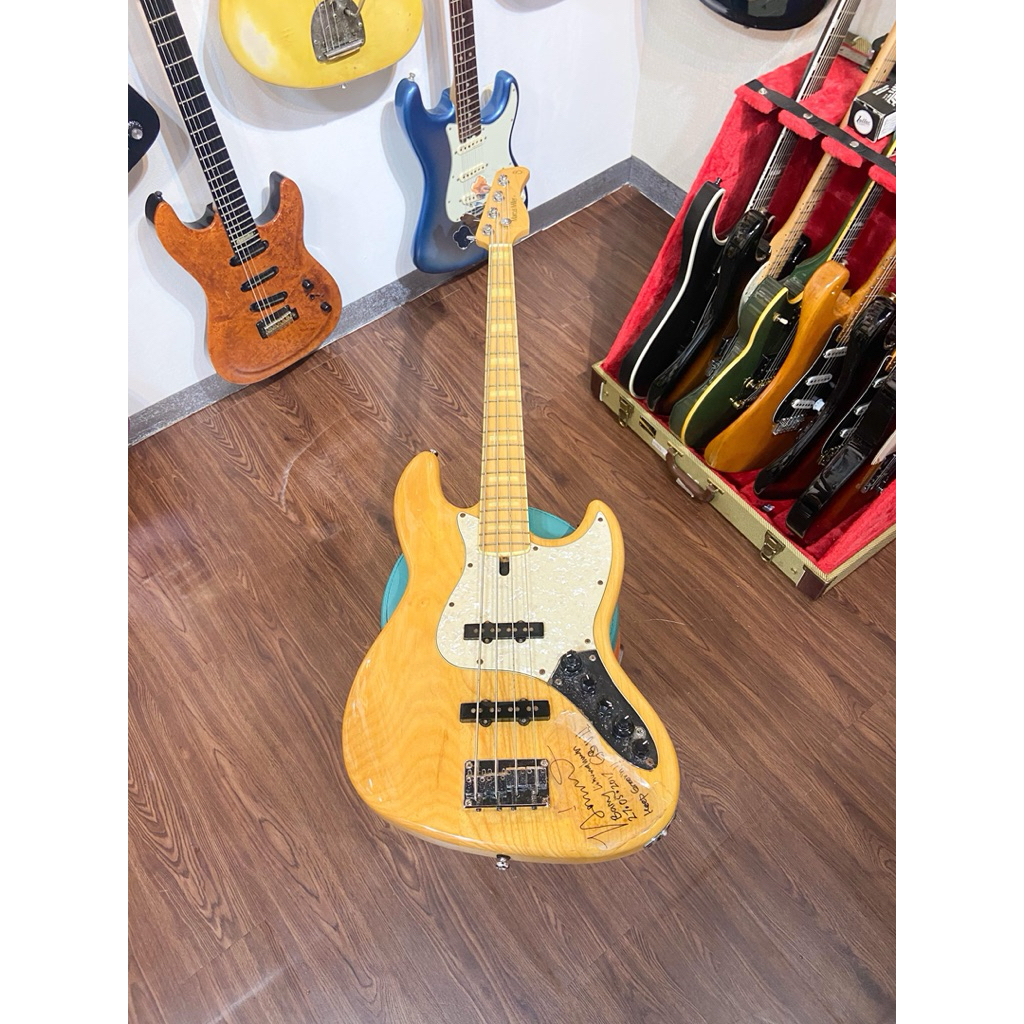 Sire V7 1st Gen Jazz Bass ada ttd bung Barry Likumahuwa