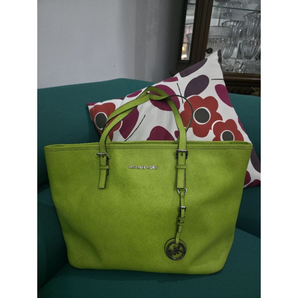 preloved tas Tote MK ada minus