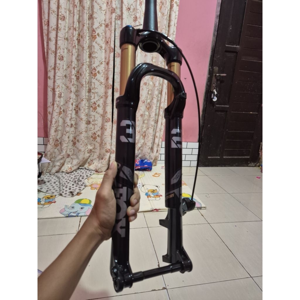 fork Fox 32 factory kashima 29er 100mm boost stepcast