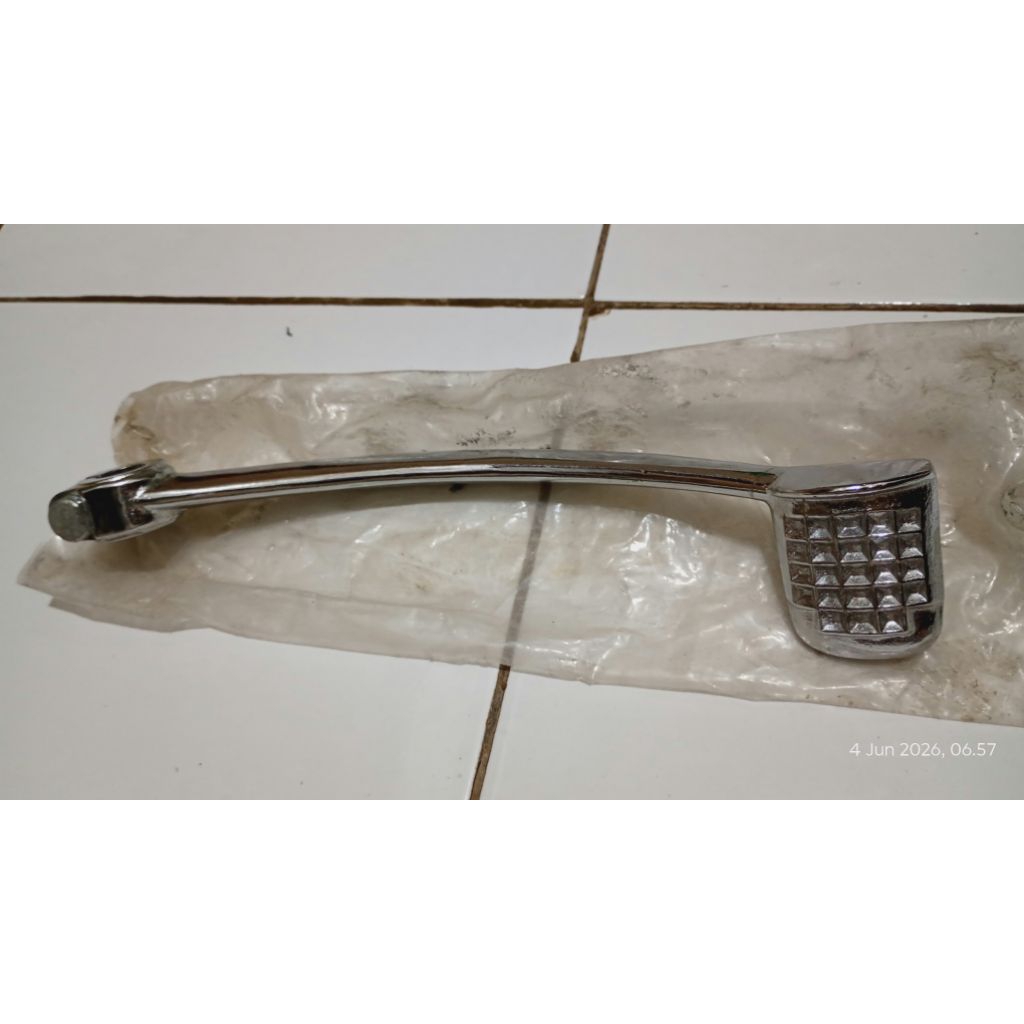 selahan engkol vespa super