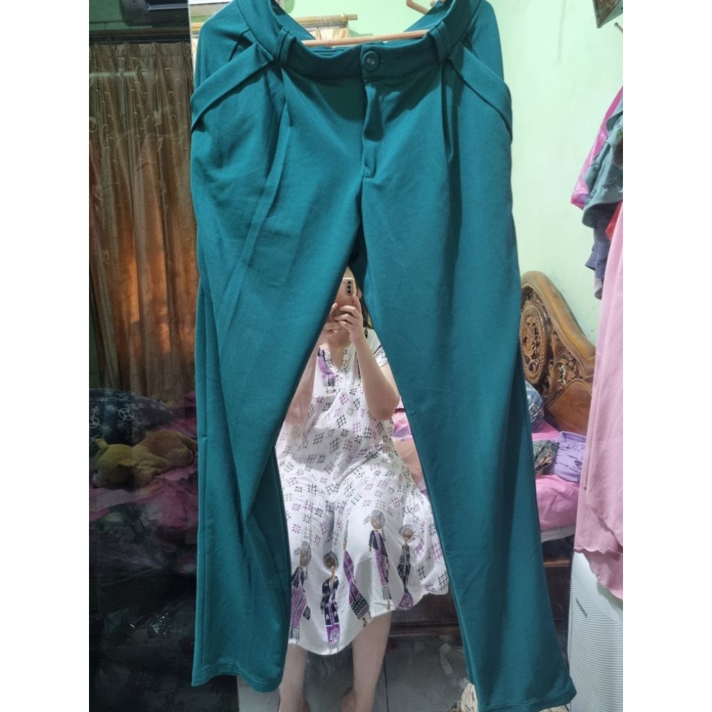 Preloved celana panjang Avenue