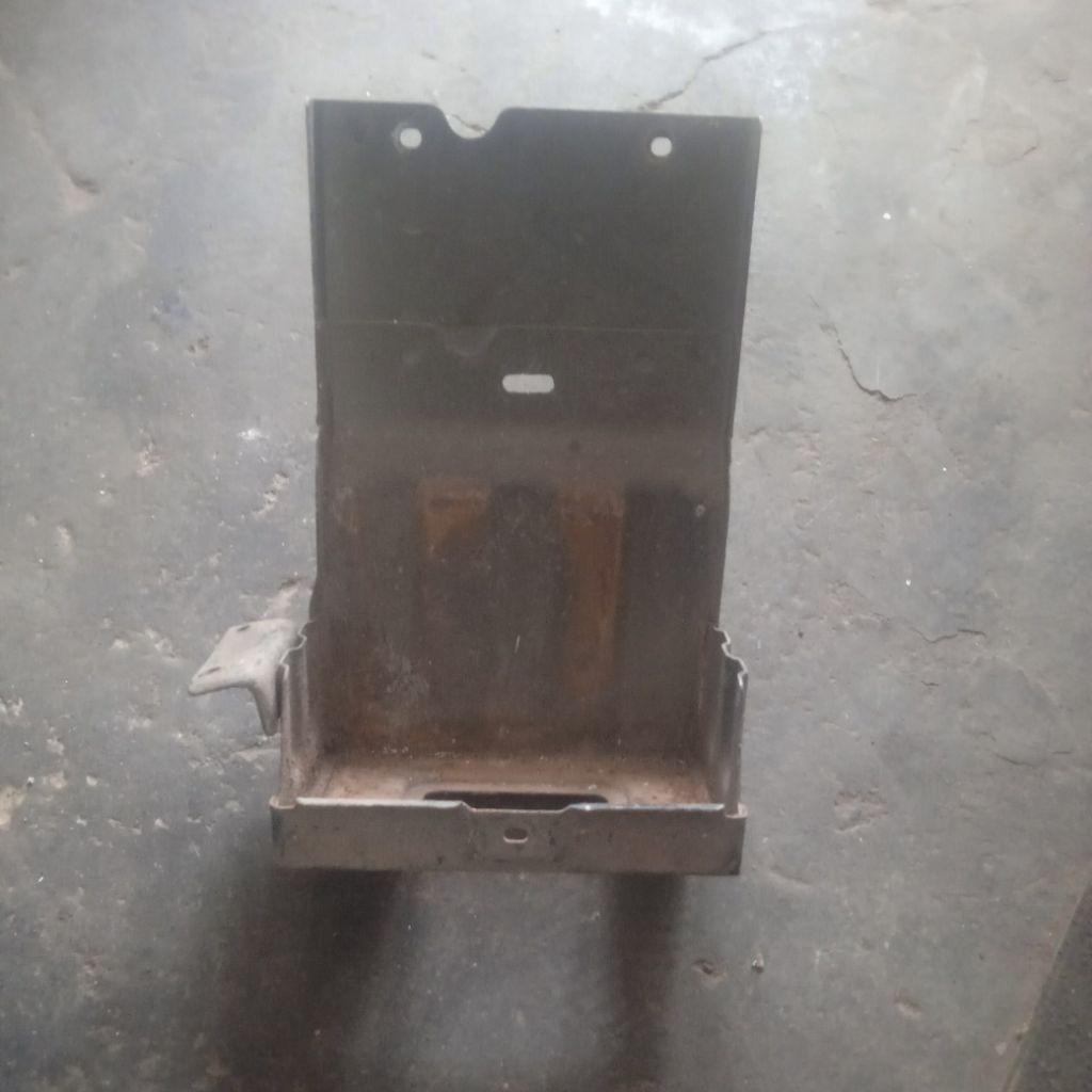 dudukan plat aki futura/T120ss