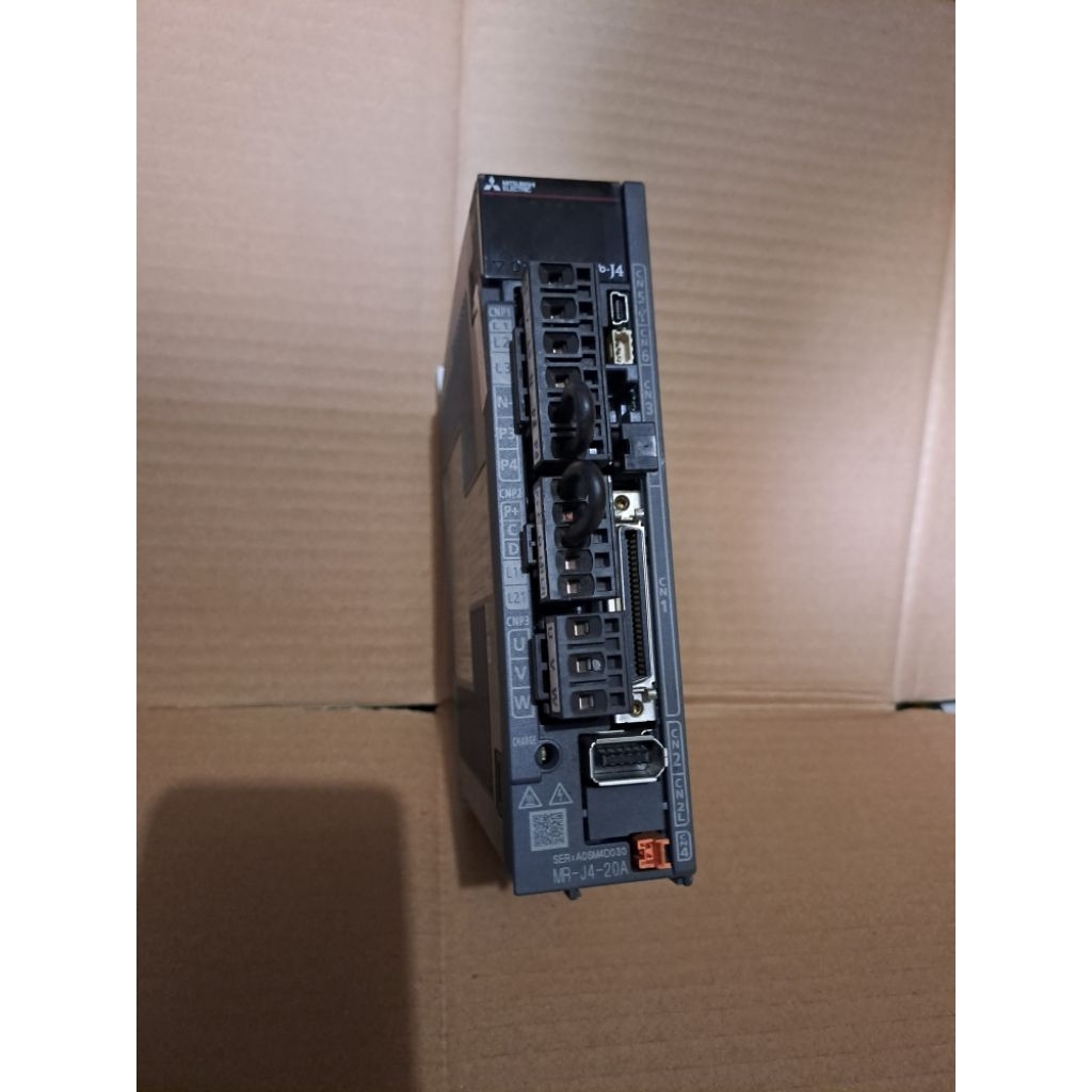 MR-J4-20A AC SERVO DRIVER MITSUBISHI ELECTRIC 200 WATT